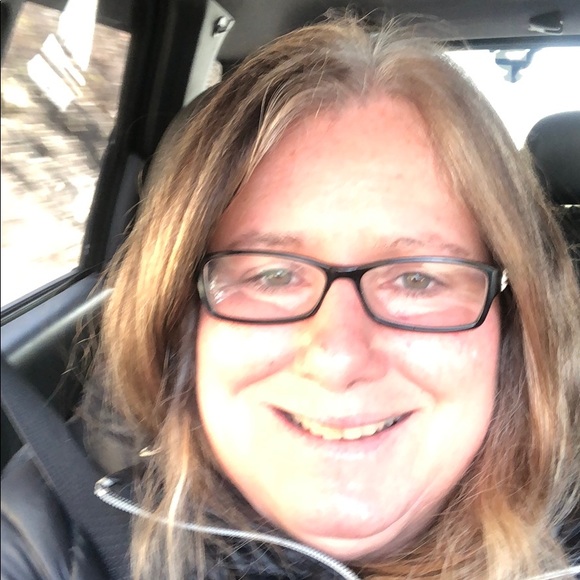 Profile Picture of Gail Bednarz (@gailforce3016) on Poshmark