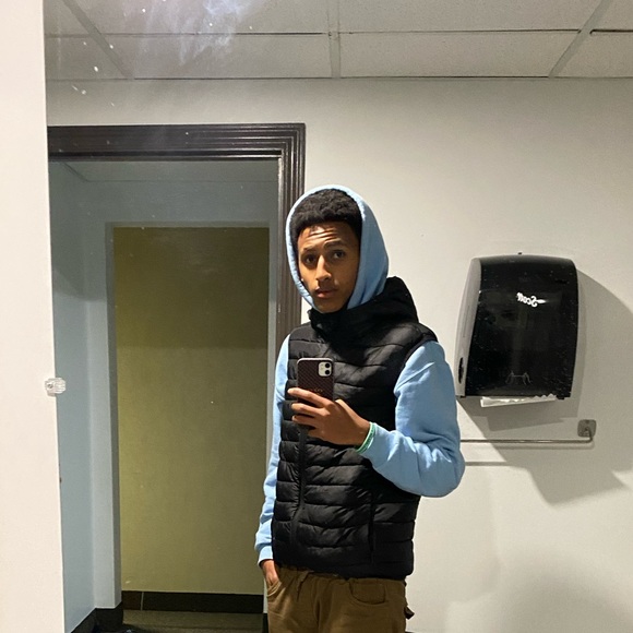 Profile Picture of Amanuel Andemichael (@amanuelandema) on Poshmark