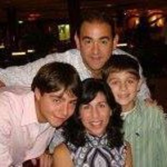 Profile Picture of Lisa Braunstein (@sljbraun) on Poshmark