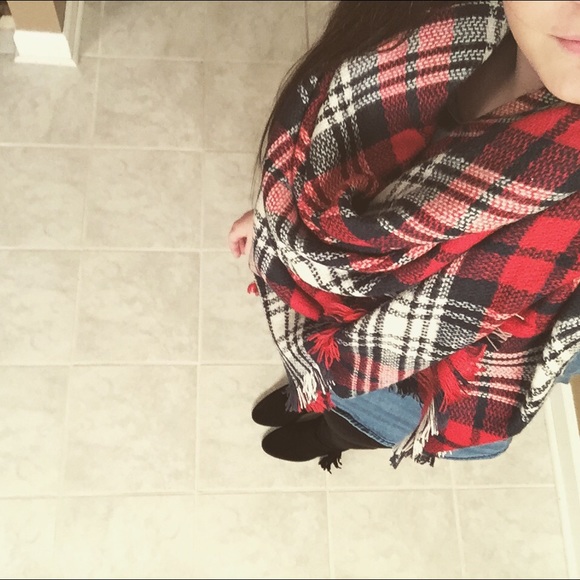 Profile Picture of Maggie Lyles (@maggie__lyles) on Poshmark