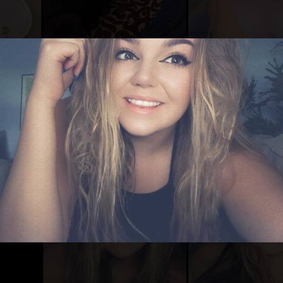 Profile Picture of Rachel Backstrom (@rachelbackstrom) on Poshmark