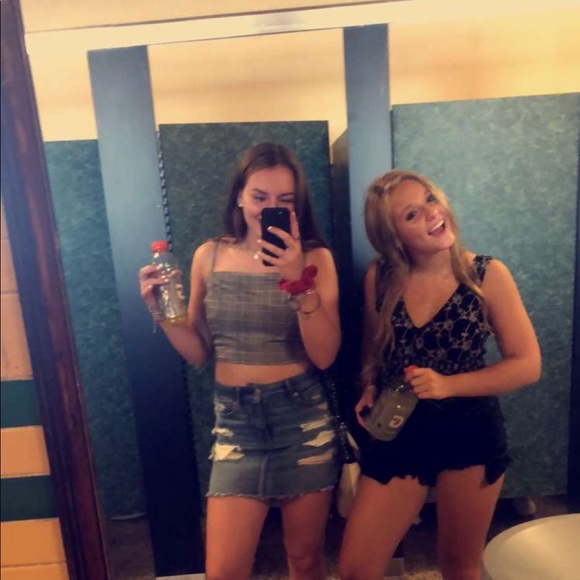 Agnita Recenello - Poshmark Profile Picture of Agnita Recenello (@amrecenello) on Poshmark