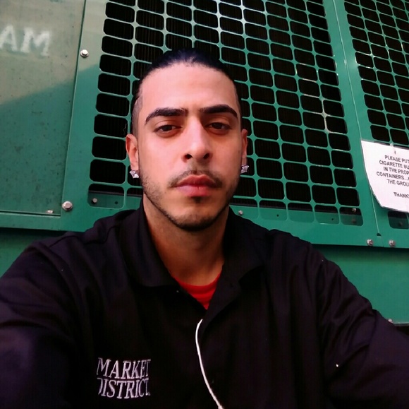 Profile Picture of Julio Resto (@junior1212) on Poshmark