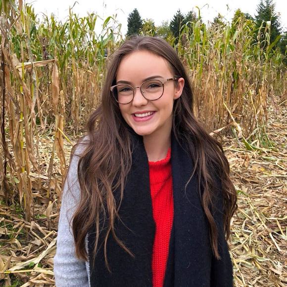 Profile Picture of Megan Champoux (@meganchampoux) on Poshmark