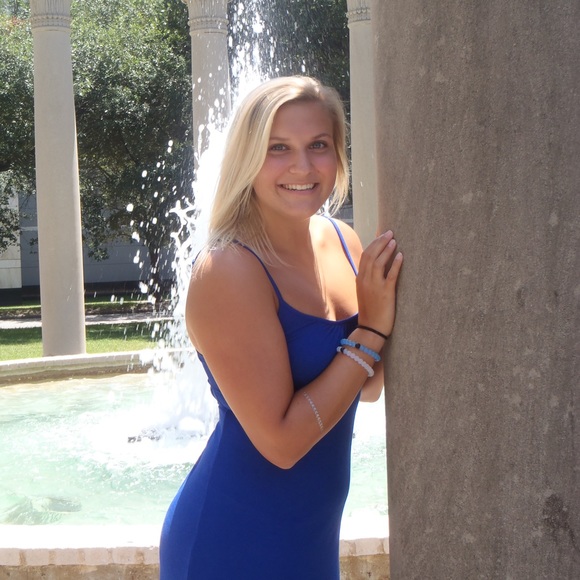 Profile Picture of Megan Letsos (@meganletsos98) on Poshmark