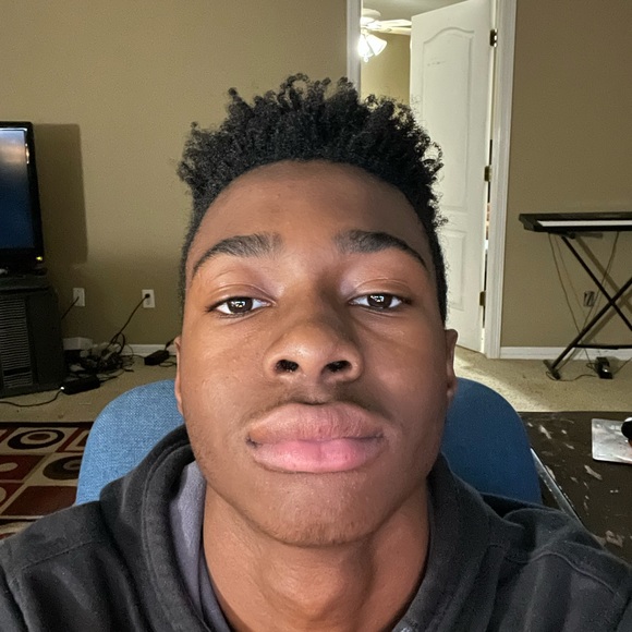 Profile Picture of Manuel David (@manuel_david) on Poshmark