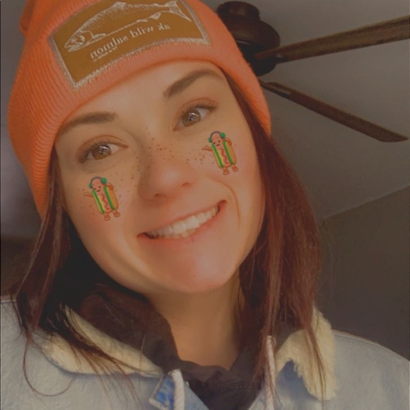 Profile Picture of Emily Brayton (@3milykb) on Poshmark