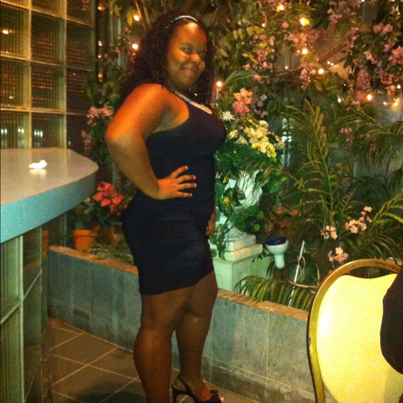 Profile Picture of Telia J (@telia91) on Poshmark