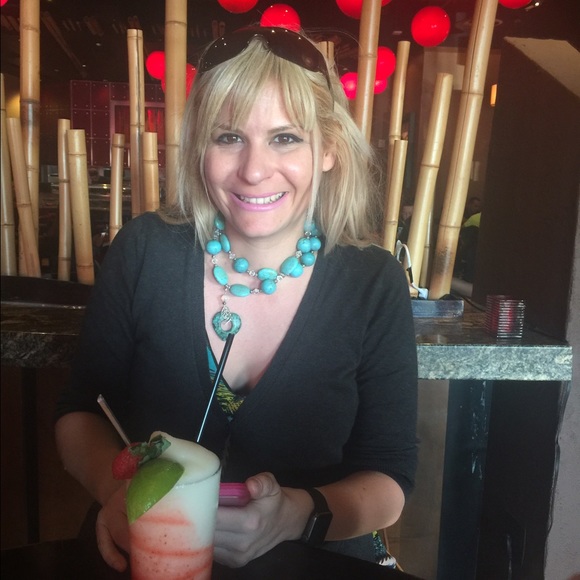 Profile Picture of Beatriz Rocafort (@beatrizmarie26) on Poshmark