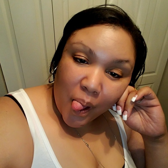 Profile Picture of Lisa Greer (@lisamariegreer) on Poshmark