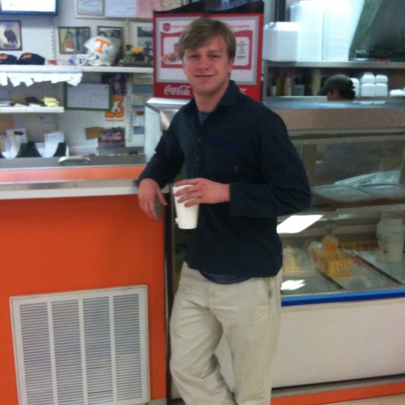 Profile Picture of Will Hodge (@willyonfuego) on Poshmark