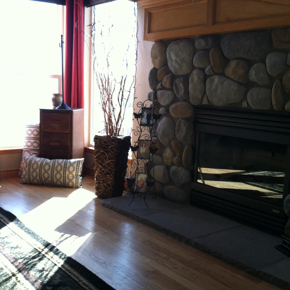 Profile Picture of Kim Leon (@kaleon) on Poshmark