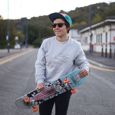 Profile Picture of LauraSideStreet (@laurasidestreet) on Twitter