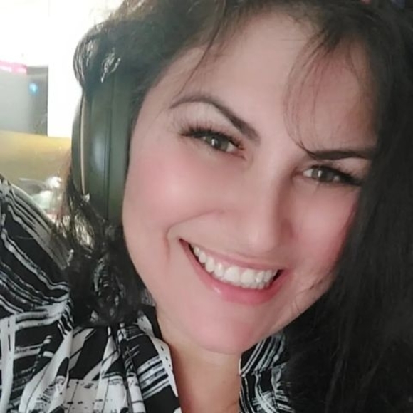 Profile Picture of Andreia Ribeiro (@deia_r01) on Poshmark