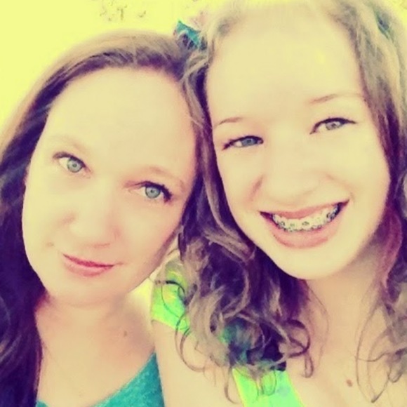 Profile Picture of Amie Summers (@summersamie123) on Poshmark