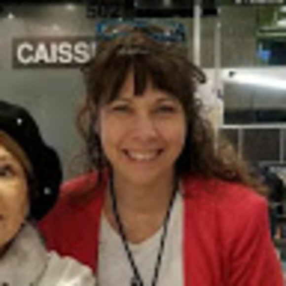 Profile Picture of Julie Garneau (@jubile) on Poshmark