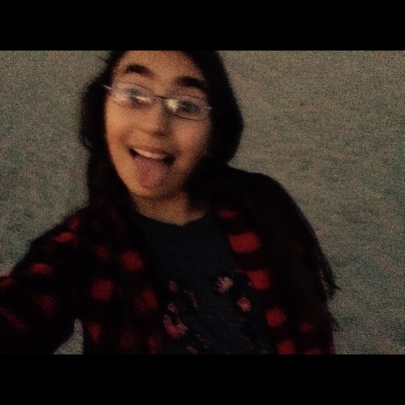 Isabella Fischer - Poshmark Profile Picture of Isabella Fischer (@o0bella0o) on Poshmark