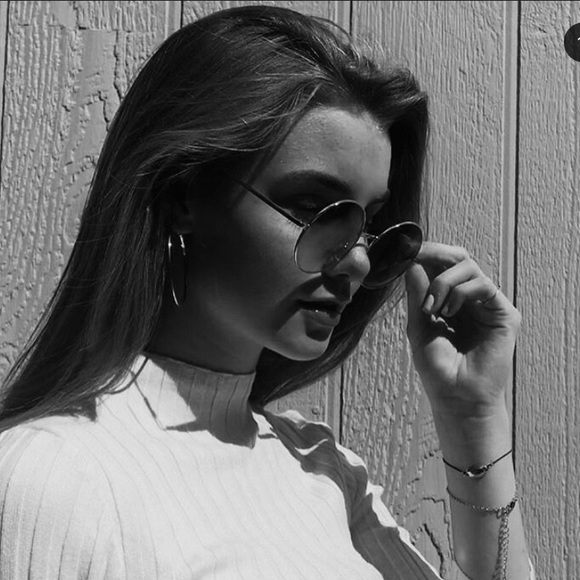 Profile Picture of Shae Heiselt (@shaemalay) on Poshmark