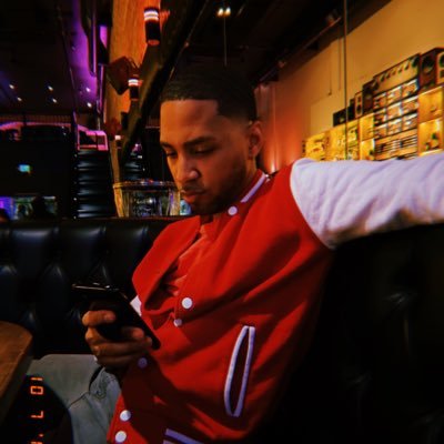 Profile Picture of Crown Royal Papi (@Steve_Lurkel) on Twitter