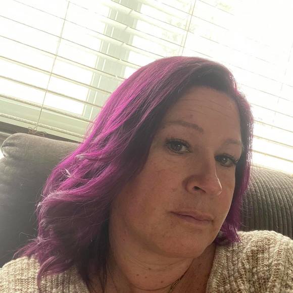 Profile Picture of Danielle Vaillancourt (@dvaillancourt44) on Poshmark