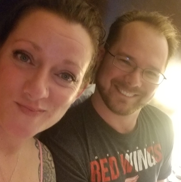 Profile Picture of Holly Marolf (@hollymarolf) on Poshmark