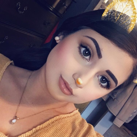 Profile Picture of Julia Mcfall (@julialuvs2laugh) on Poshmark