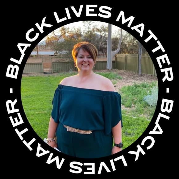 Profile Picture of Angela Bramucci (@avibramucci) on Poshmark