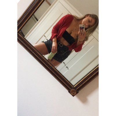 Profile Picture of Julie O' Brien (@julieobrien96) on Twitter