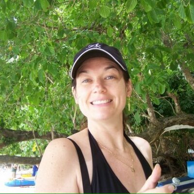 Claire Barton - Twitter Profile Picture of Claire Barton (@cbarton_peake) on Twitter