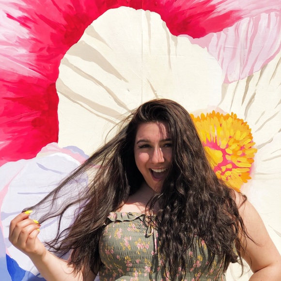 Profile Picture of Alexandra Moretti (@lexmo37) on Poshmark