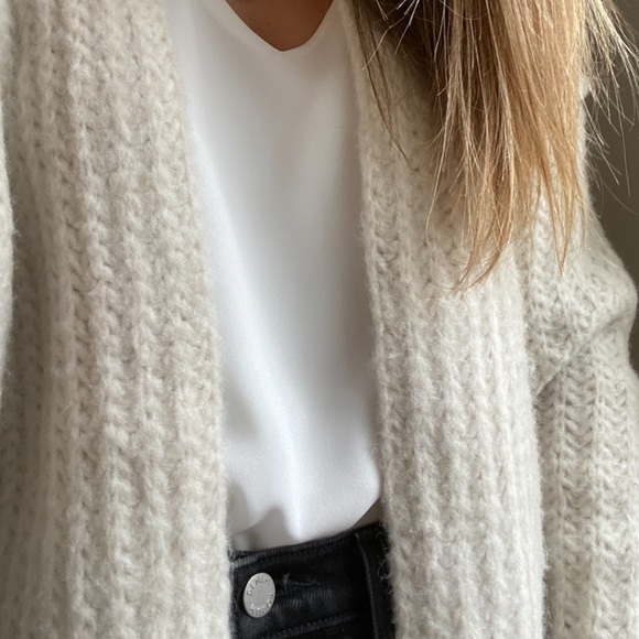 Profile Picture of Renee Burke (@reneeburke2) on Poshmark