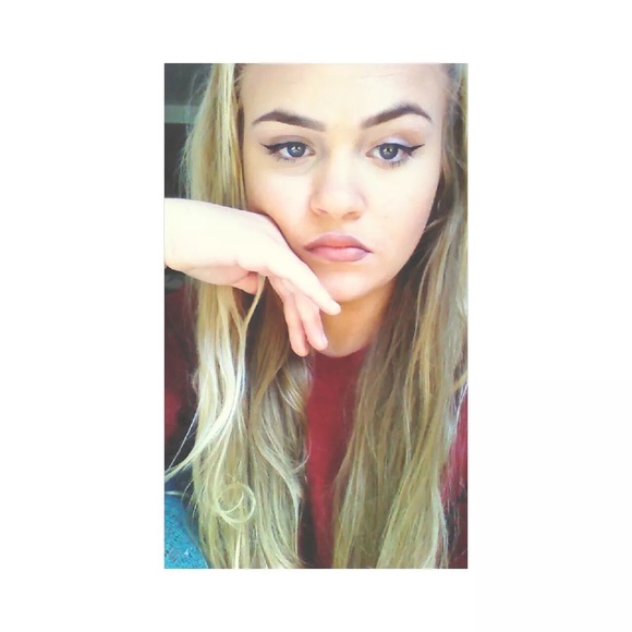 Profile Picture of Bailey Misener (@bnmisener) on Poshmark