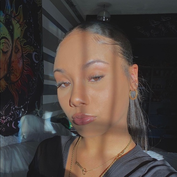 Profile Picture of Serenity Williams (@serenitywill687) on Poshmark