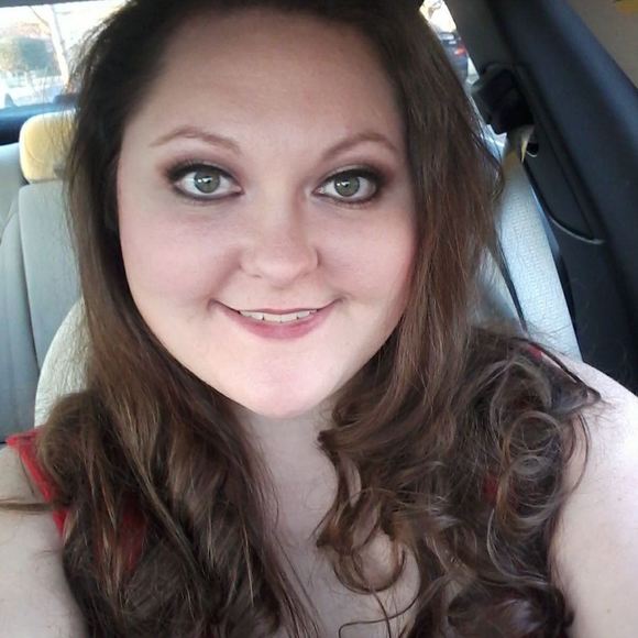 Profile Picture of Apryl Green (@aprylgreen) on Poshmark