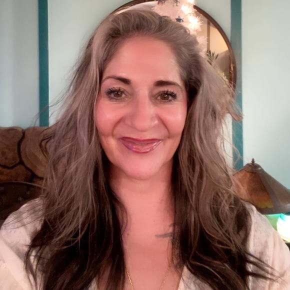 Profile Picture of Bobbie Hall (@bobbiehall) on Poshmark