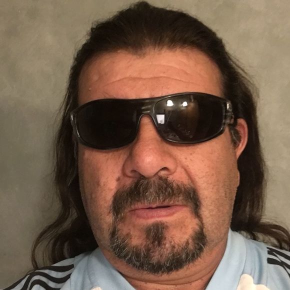 Profile Picture of Oscar omar Oro (@omaroro04) on Poshmark