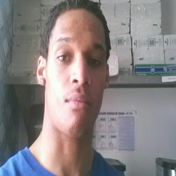 Profile Picture of Gabriel Watts (@gwatts685) on Poshmark