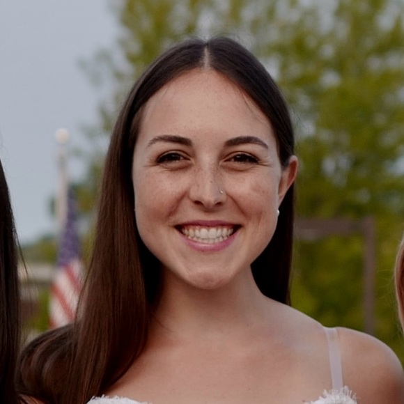 Profile Picture of Abbey Burtis (@abbeymsp) on Poshmark