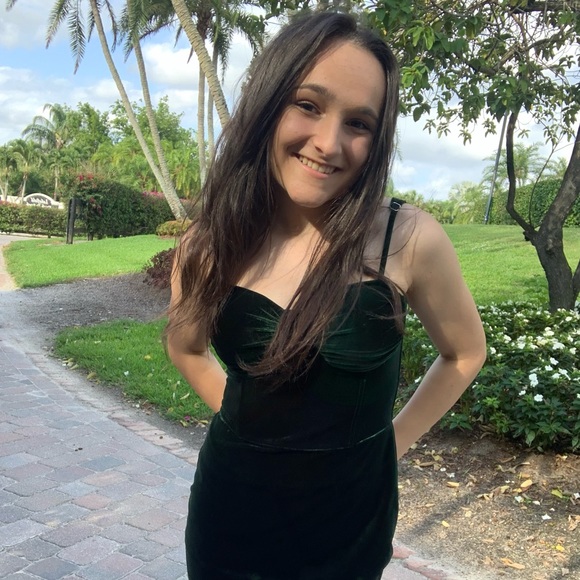 Bella Tombari - Poshmark Profile Picture of Bella Tombari (@bellatomabri) on Poshmark