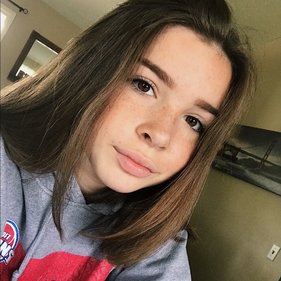 Profile Picture of Lexi Coger (@cogeral09) on Poshmark