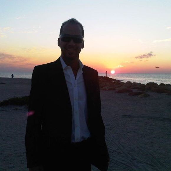 Profile Picture of Daniel Konig (@danielkonig) on Poshmark