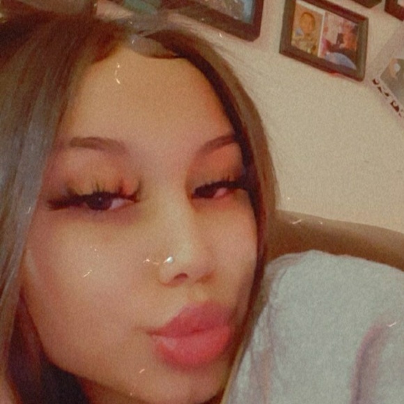 Profile Picture of Evangelina Lasner (@evangelina05) on Poshmark