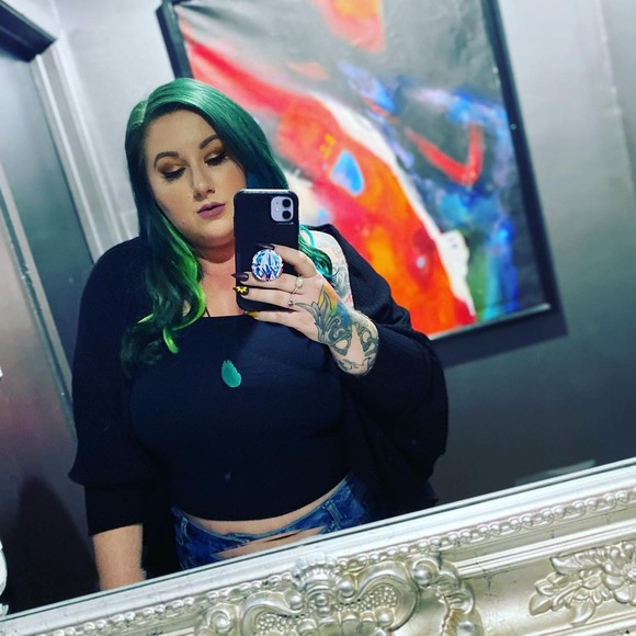 Whitney Headspeth - Poshmark Profile Picture of Whitney Headspeth (@whitleigh1987) on Poshmark