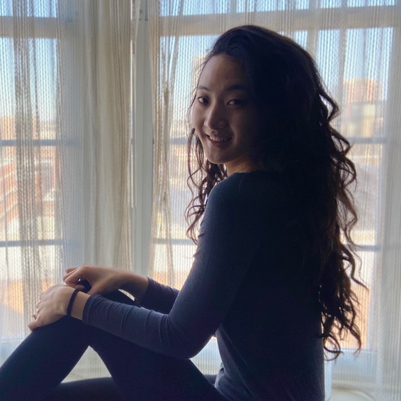 Profile Picture of Joanna Zhao (@redivy16) on Poshmark