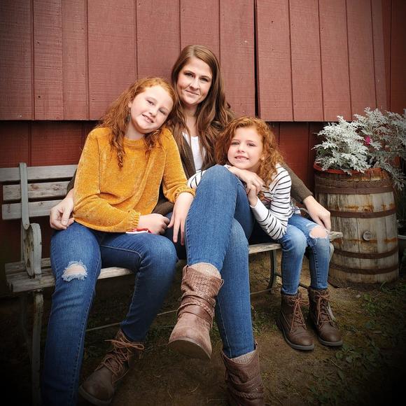 Profile Picture of Mindy Conrad (@mindyjc) on Poshmark