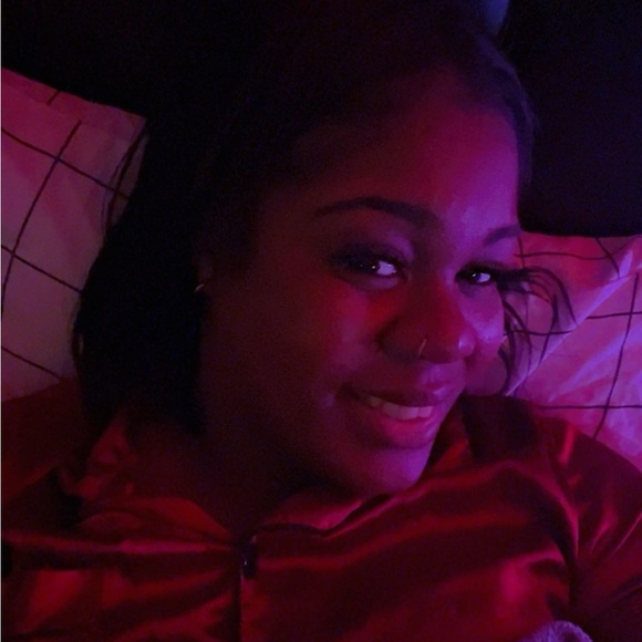 Profile Picture of Sue Sue (@shantelsue) on Poshmark