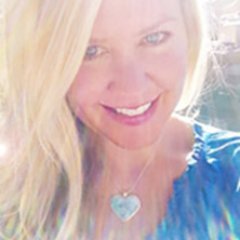 Profile Picture of Robyn Nola (@RobynNola) on Twitter