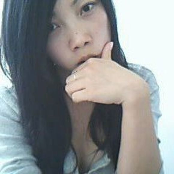 Profile Picture of Funfluffy Wang (@xinlingwng) on Poshmark