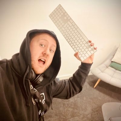 Profile Picture of Rich Harrison (@ElsieButtons) on Twitter