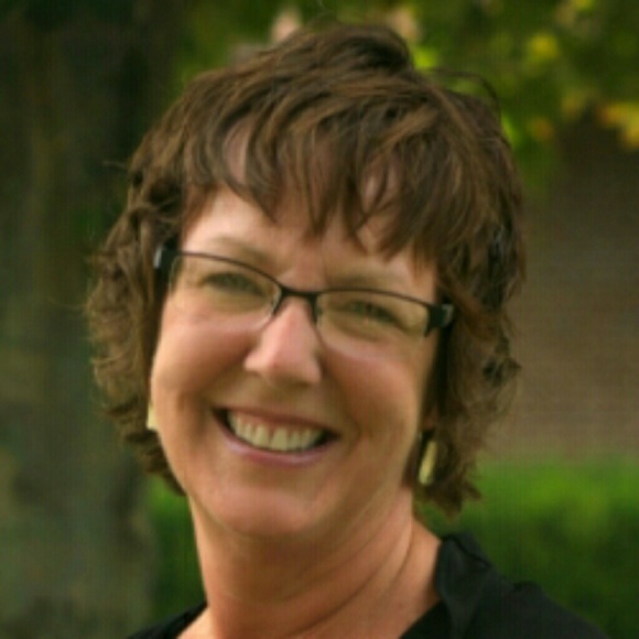 Profile Picture of Jean Macdermott (@jmacdermott) on Poshmark